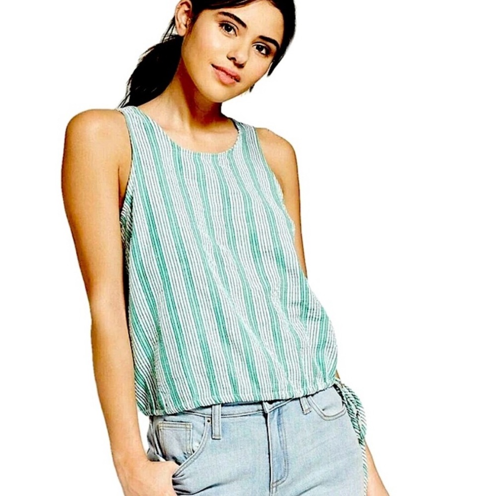 🍋 Universal Thread textured green striped tank
